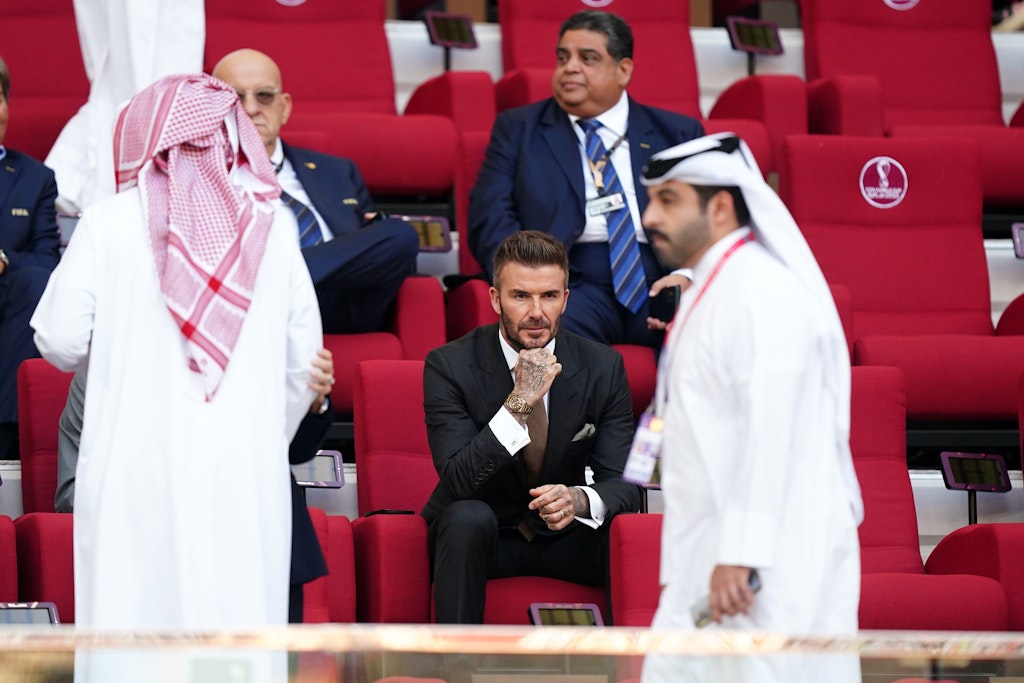 Ex-Fußball-Star David Beckham ist das Gesicht der WM in Katar und soll dafür unfassbare 180 Millionen Euro kassieren. 