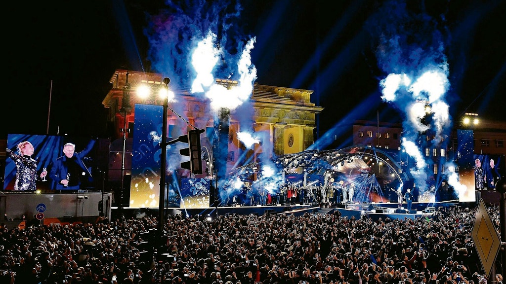 Bis zu einer Million Menschen feierten einst vor dem Brandenburger Tor - nun sollen es nur noch 2.400 Menschen sein.