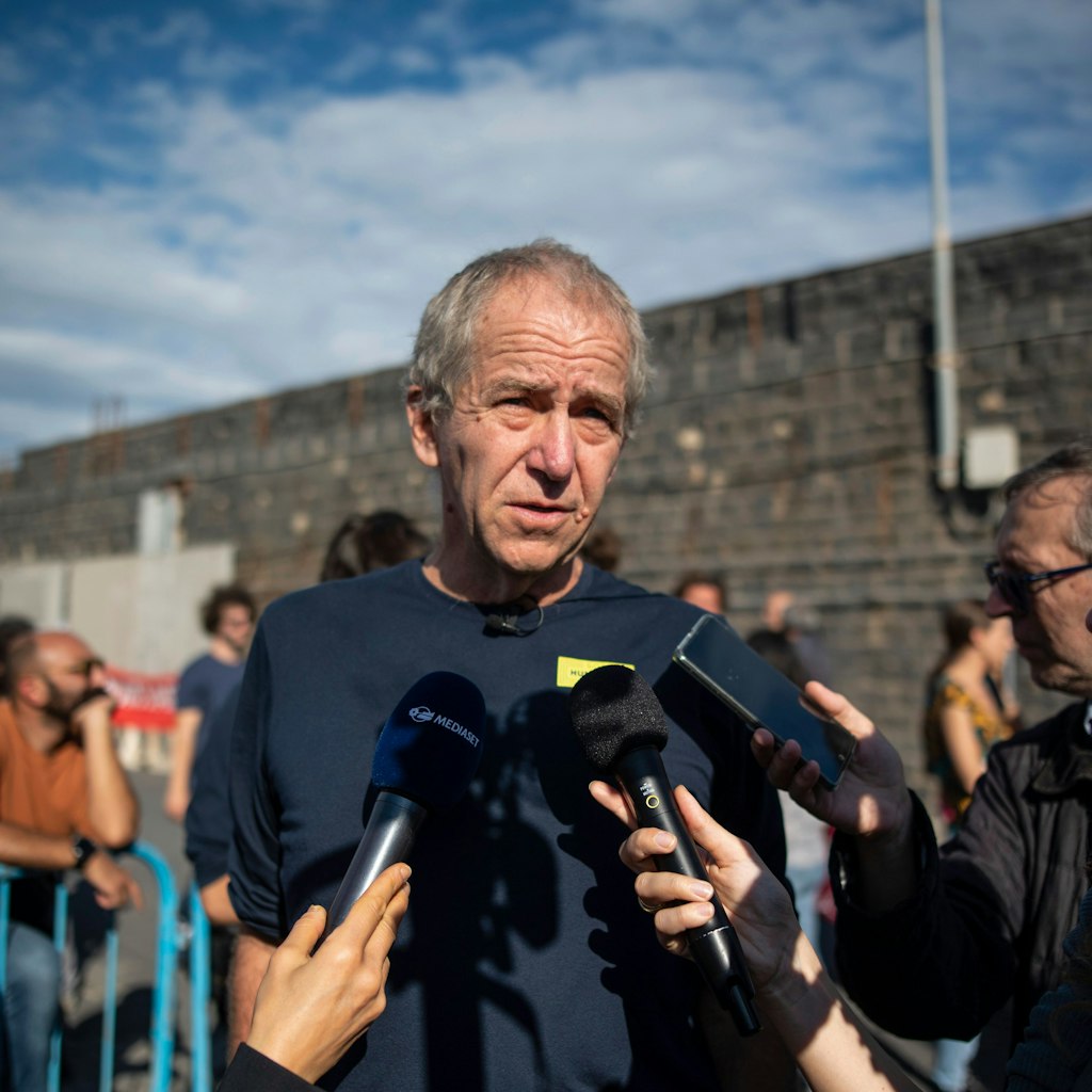 Joachim Ebeling, Kapitän der "Humanity 1", bei einer Pressekonferenz im italienischen Hafen Catania auf Sizilien (Archivbild vom 7. November 2022). 