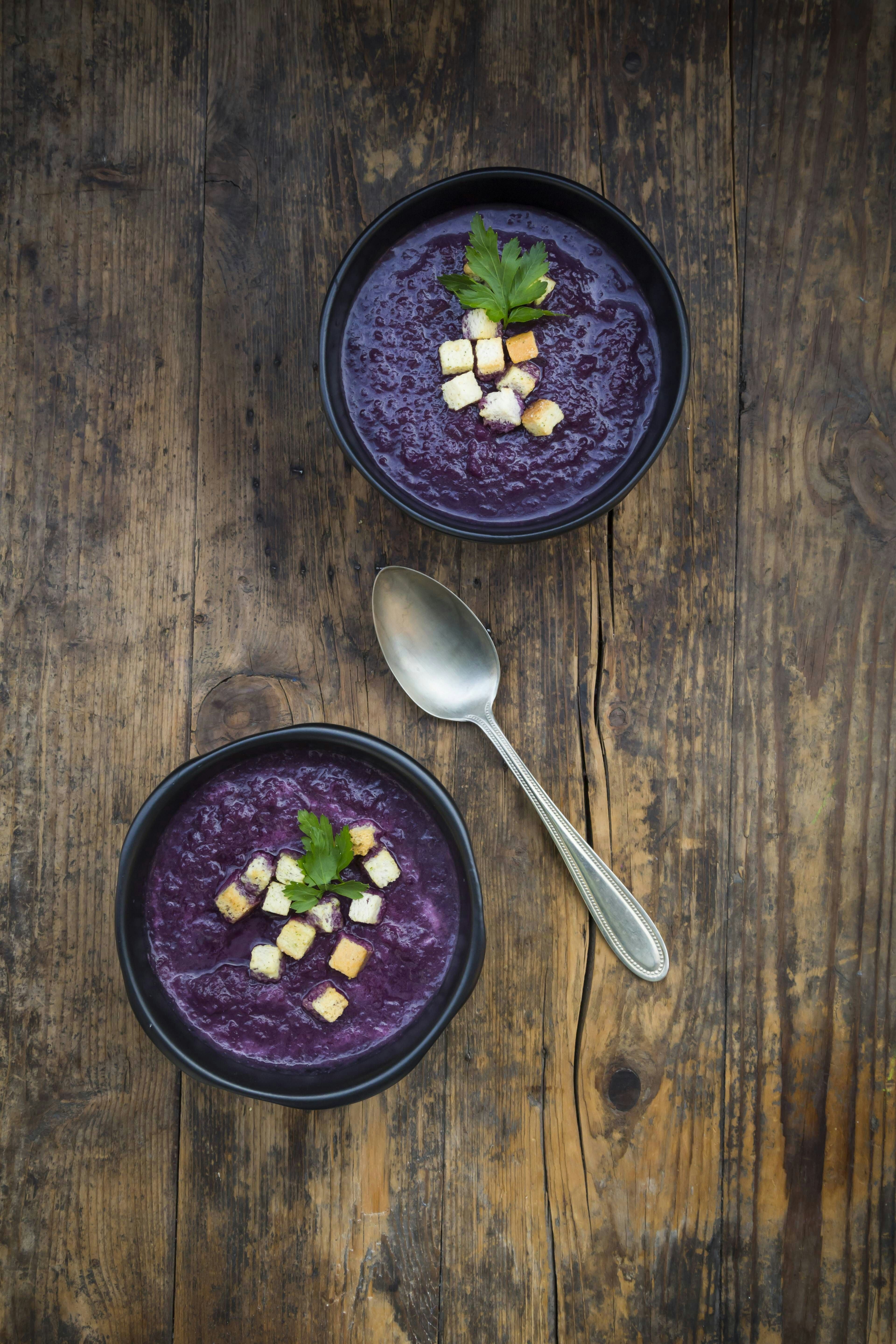 Rotkohlsuppe nach Omas Rezept: So lecker, so leicht gemacht, so günstig!