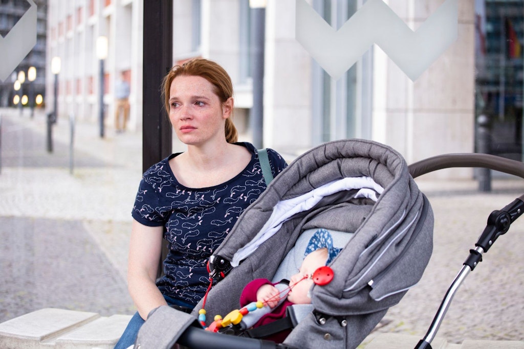 Karoline Herfurth in ihrem Film „Wunderschön“. So gestresst, wie sie hier zu sehen ist, ist die Schauspielerin in der Vorweihnachtszeit auch im echten Leben.