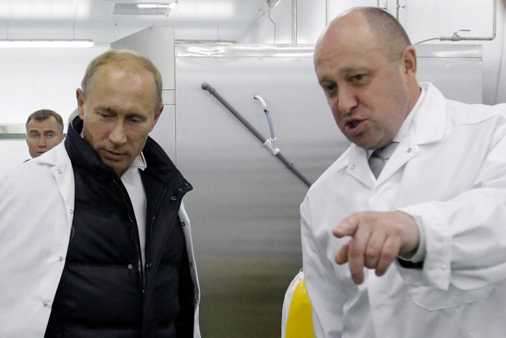 Russlands Präsident Wladimir Putin (l.) und Geschäftsmann Jewgeni Prigoschin. Er machte als Caterer des Kreml ein Vermögen.