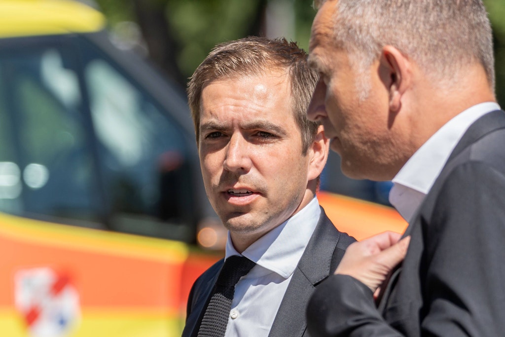 Ex-Nationalspieler Philipp Lahm kritisiert die Einstellung mancher DFB-Stars bei der WM in Katar. 