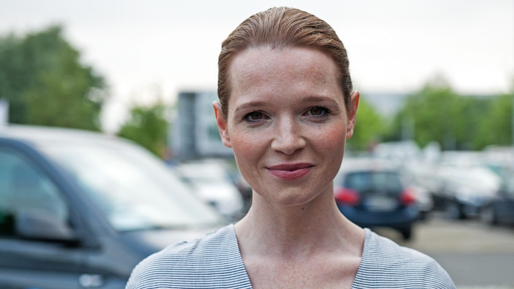 Schauspielerin und Regisseurin Karoline Herfurth hat in der Vorweihnachtszeit alle Hände voll zu tun.