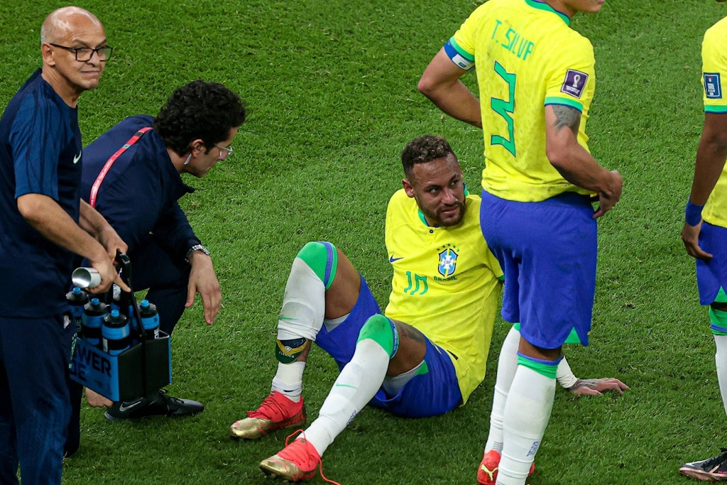 Schon wieder Drama um Neymar: Brasilien sorgt sich nach dem 2:0-Sieg gegen Serbien zum WM-Start um den Knöchel seines Superstars. 