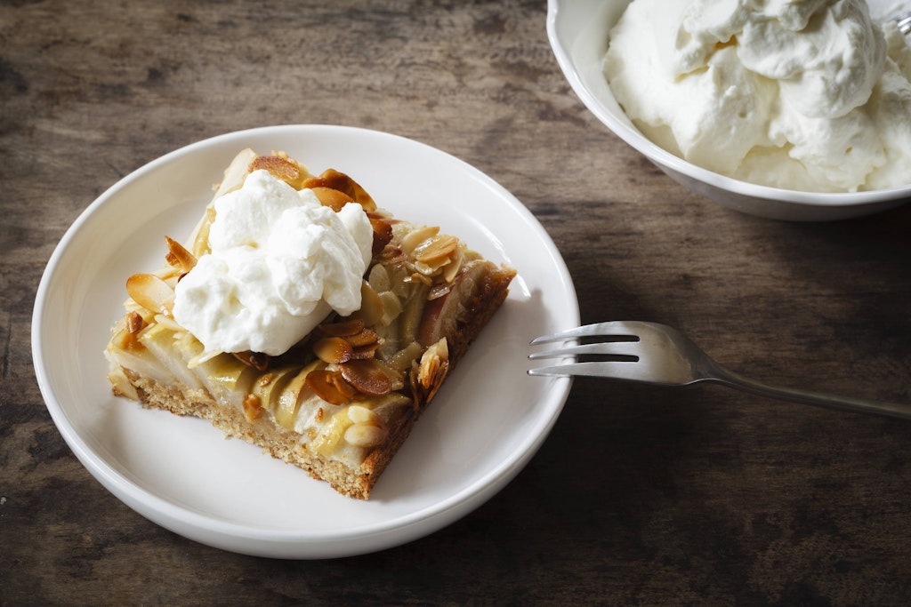 Zimt und Spekulatius machen diesen Apfelkuchen herrlich weihnachtlich.