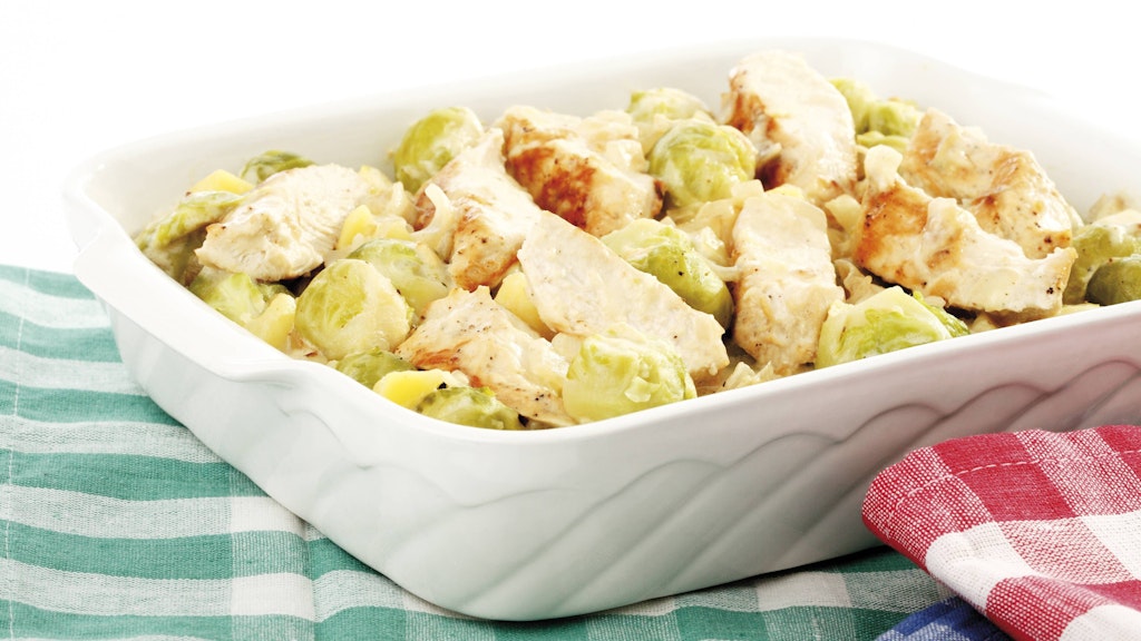 Der Rosenkohlauflauf ist das perfekte Winter-Abendessen.