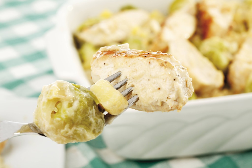 Deftig und lecker: der Rosenkohlauflauf mit Kartoffel und Pute.