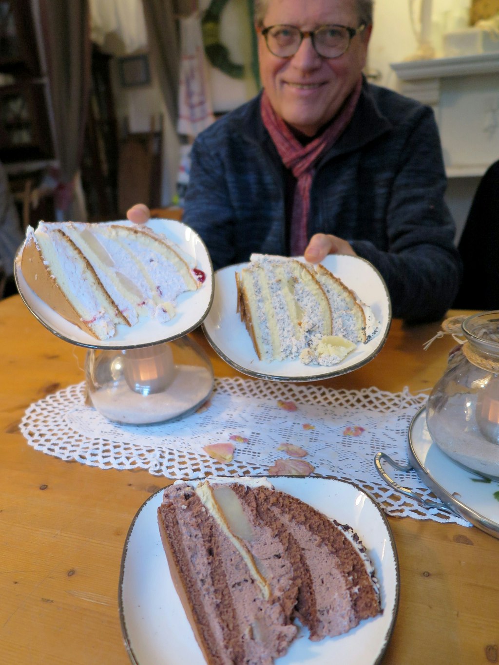 Welche darf es sein? Birnentorten-Stücke im Café Altes Waschhaus.