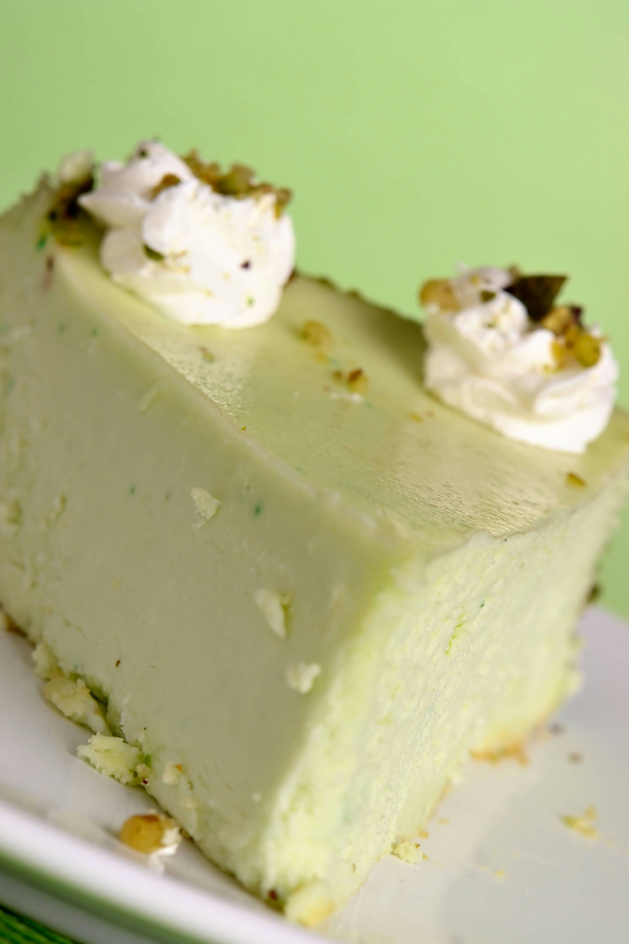 Grüner Käsekuchen: Pistazien und eine Geheimzutat sorgen für die Farbe ...