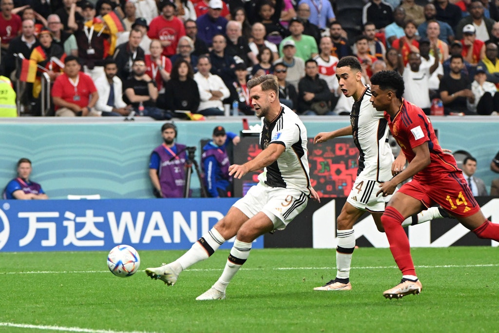 Nicht lang gefackelt: Niklas Füllkrug trifft für Deutschland zum 1:1 gegen Spanien bei der WM in Katar. 
