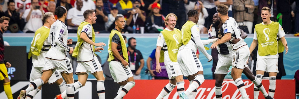 Außer Rand und Band: Die DFB-Stars feiern das 1:1 gegen Spanien und Torschütze Niklas Füllkrug (2.v.r.). 