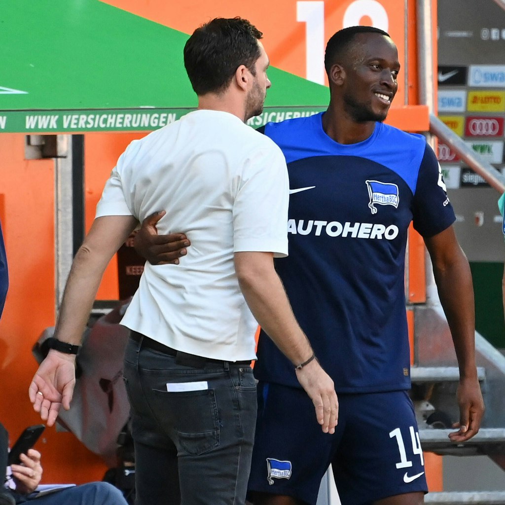 ... doch die beiden verstehen sich prima. Schwarz ist Herthas erster Coach, der Lukebakio zur Topform bringt.