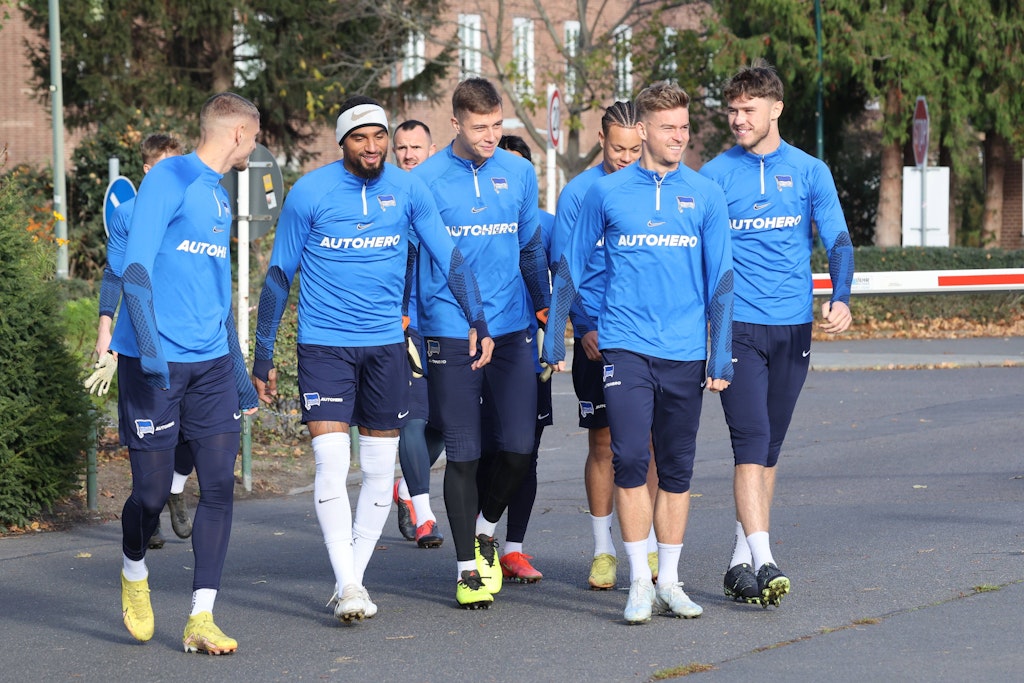 Anführer: Prince Boateng (2. v. l.) hilft Herthas Nachwuchs und sorgt für besseres Klima in der Kabine und beim Training.