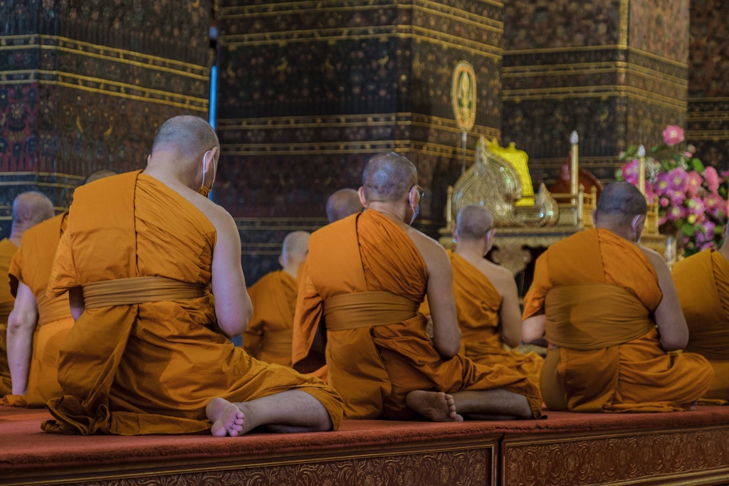 Buddhistische Mönche beim Gebet: Die Mönche eines Klosters waren alle positiv auf Crystal Meth getestet worden. (Symbolbild)