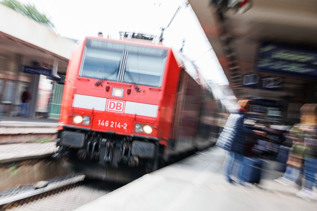 Da kann einem schon mal schwindelig werden, bei all der Verschieberitis rund ums 49-Euro-Ticket.