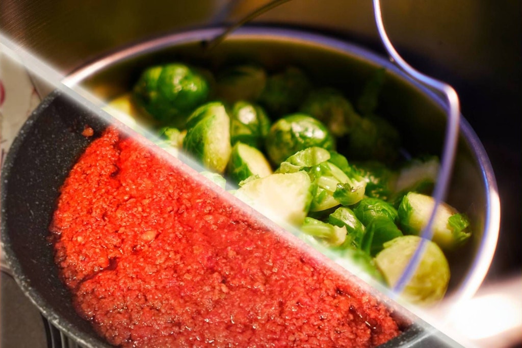 Rosenkohl mit einer schnellen Bolognese-Soße schmeckt ganz hervorragend.