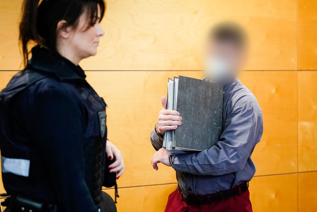 Als mutmaßlicher Polizistenmörder steht seit Mitte Juni ein 39-Jähriger vor Gericht.