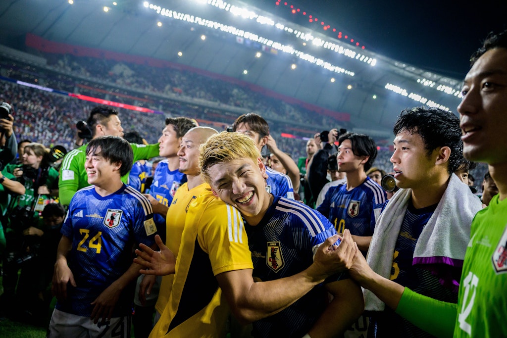Japan gelingt der zweite WM-Coup, schlägt nach Deutschland auch Spanien und zieht als Gruppensieger ins Achtelfinale ein. 