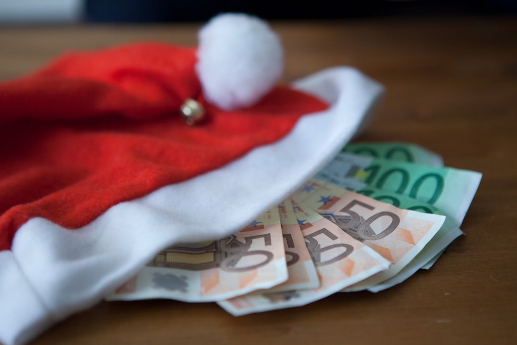 Weihnachtsgeld ist ein schöner Bonus für jeden Arbeitnehmer. Doch nicht jeder Chef zahlt ihn.