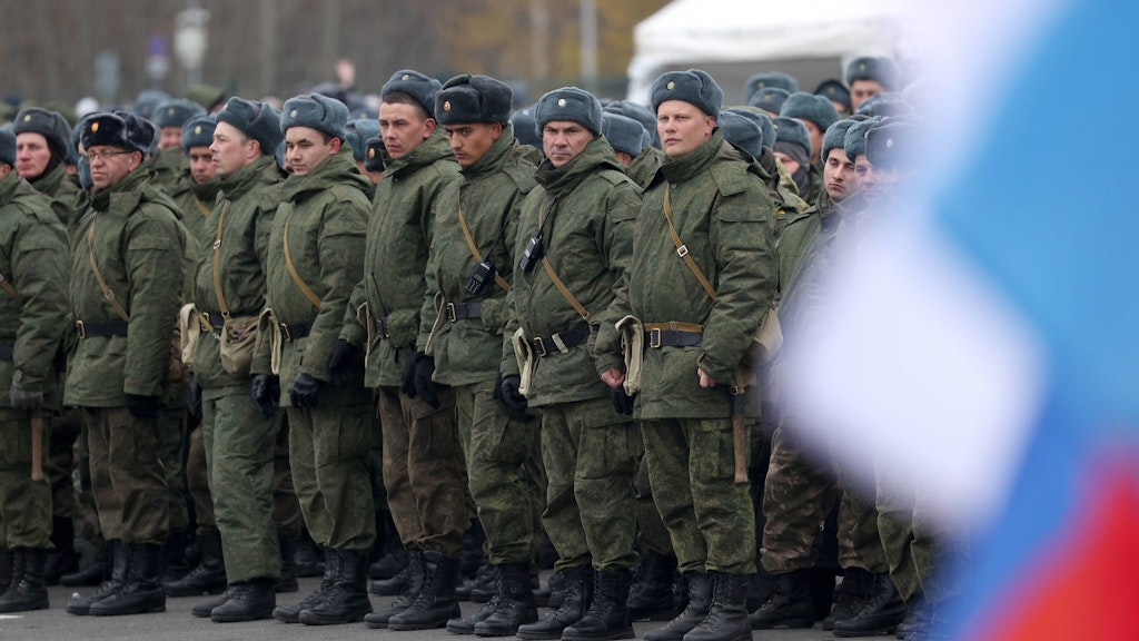 Russland, Verabschiedung von Rekruten in Kasan. 