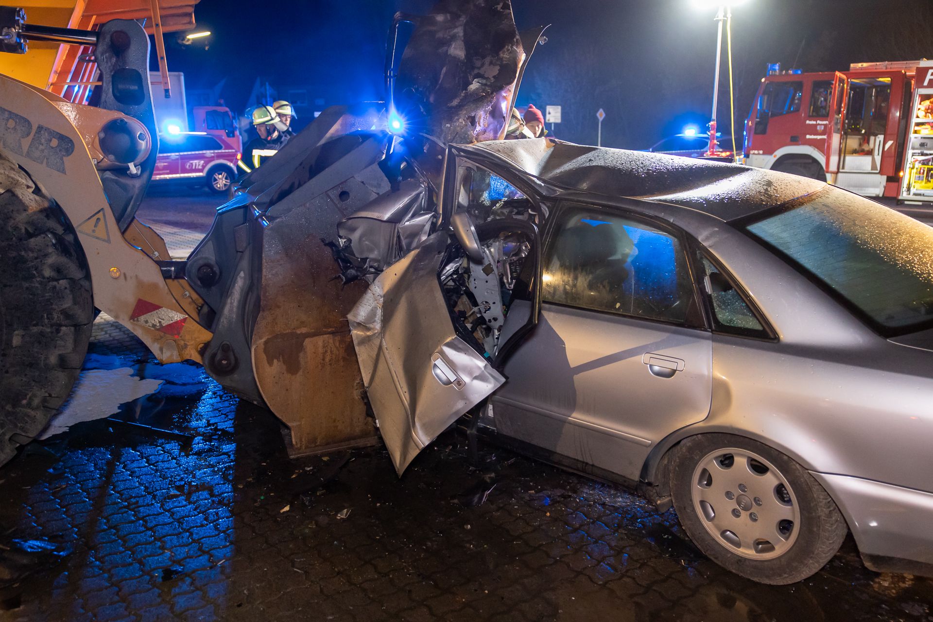 Horror-Crash In Hessen: Vater Verliert Kontrolle über Familien-Auto ...