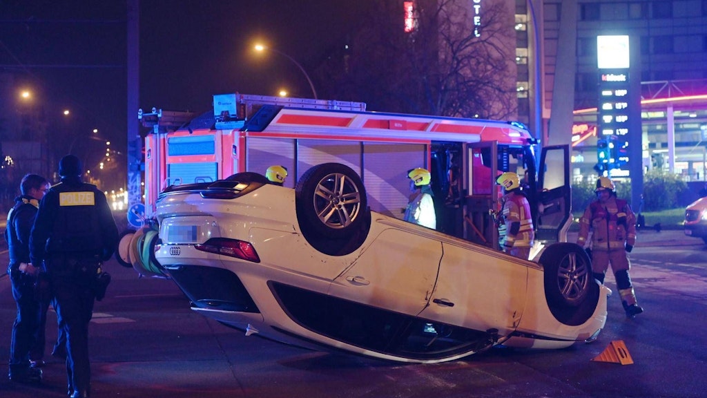 Nach dem Unfall lag der Audi auf dem Dach.
