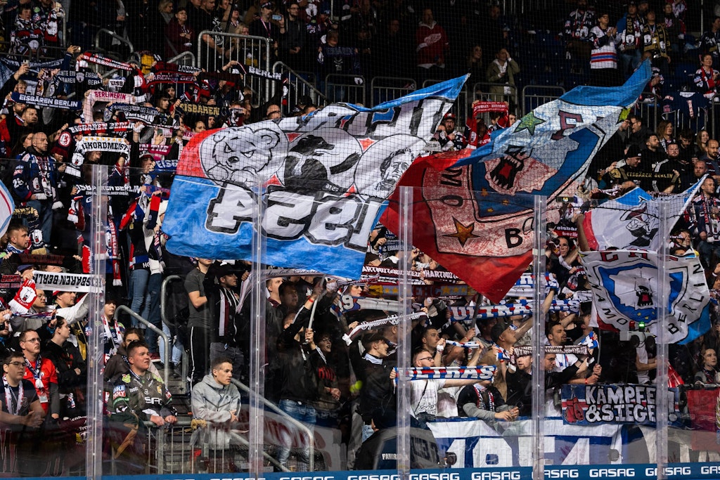 Die Eisbären-Fans sind echt grandios, unterstützen ihre Lieblinge auch in schlechten Zeiten bedingungslos.