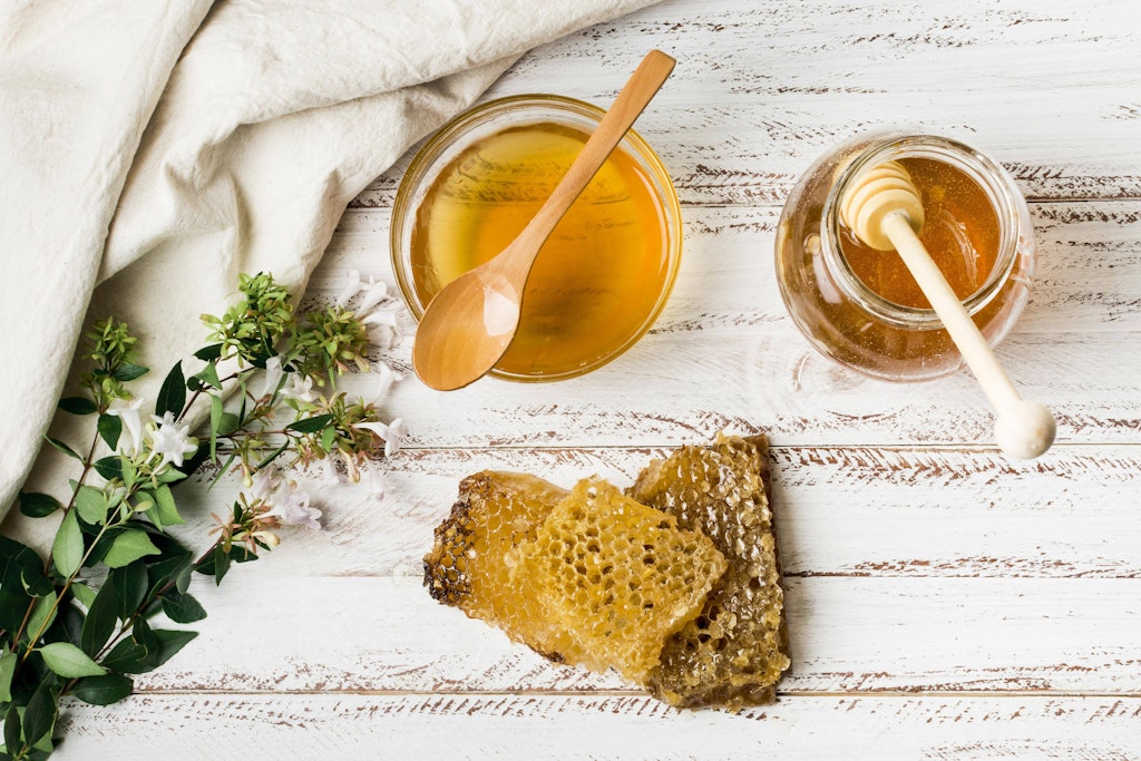 Honig ist lecker, aber ist er auch die bessere Alternative zu Zucker?
