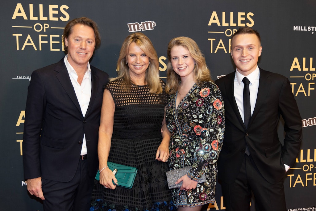 Linda de Mol im Jahr 2021 mit ihrem damaligen Partner Jeroen Rietbergen (l.) und ihren beiden Kinder Noa und Julian.