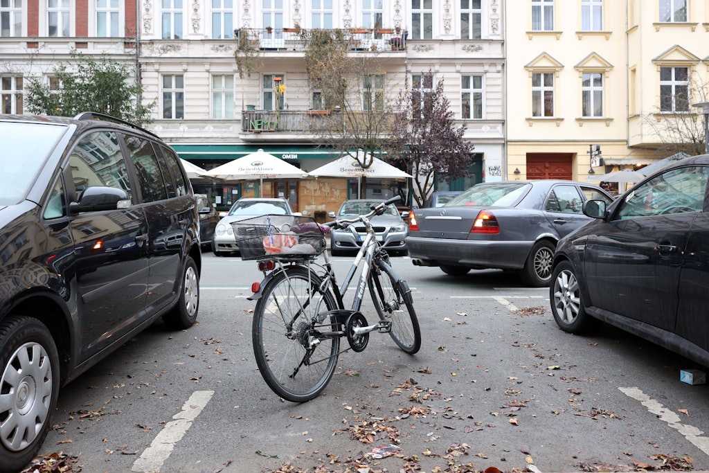 Ab Januar 2023 dürfen Fahrräder auch auf Parkplätzen für Autos abgestellt werden. Das könnte für Ärger sorgen.