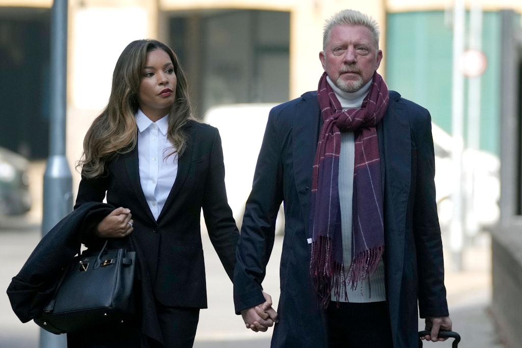 Vor der Verurteilung im Frühling: Boris Becker (r) und seine Freundin Lilian de Carvalho Monteiro treffen vor dem Southwark Crown Court ein. 
