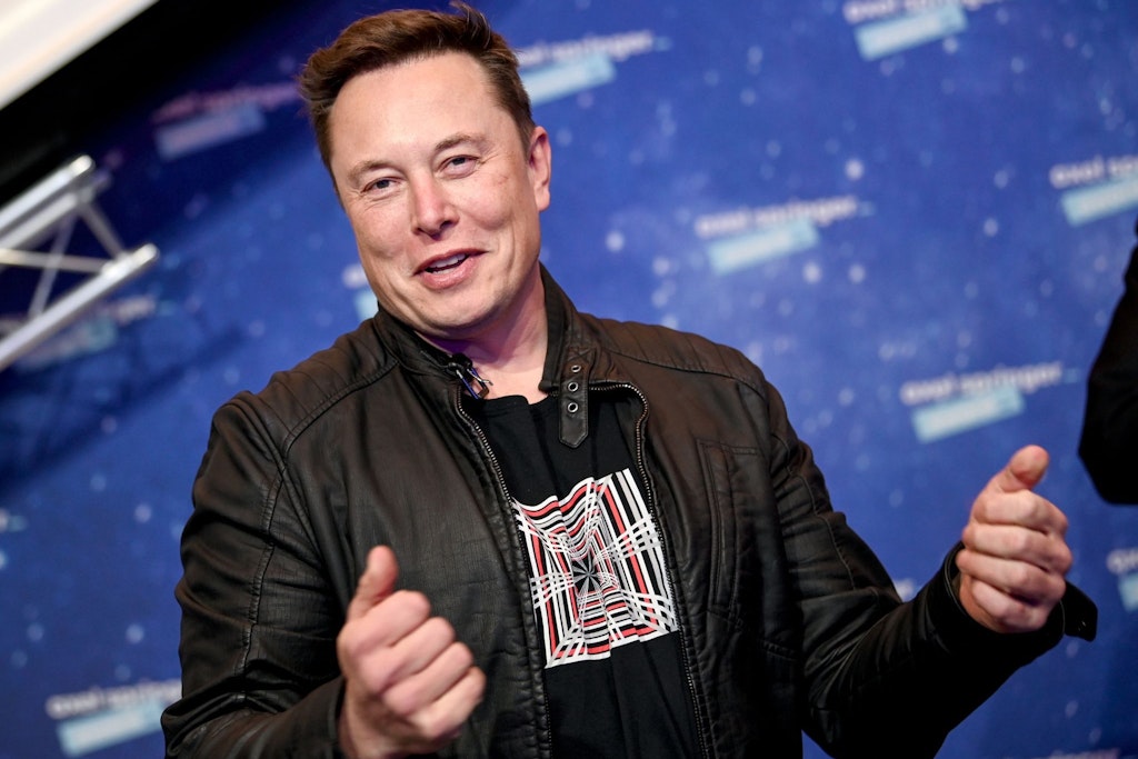 Elon Musk schläft selber gern in der Firma, wie er schon öfter bekannte. 