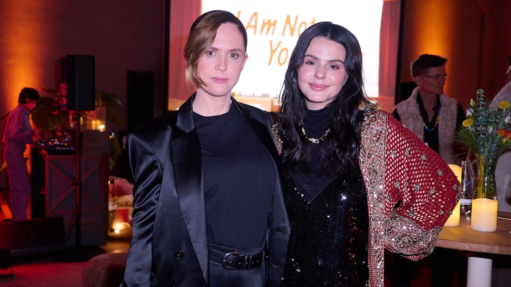 Netflix-Premierenscreening von „I AM (not your Baby)“ in Berlin. Schauspielerin Ruby O. Fee neben ihrer Kollegin Emily Cox.