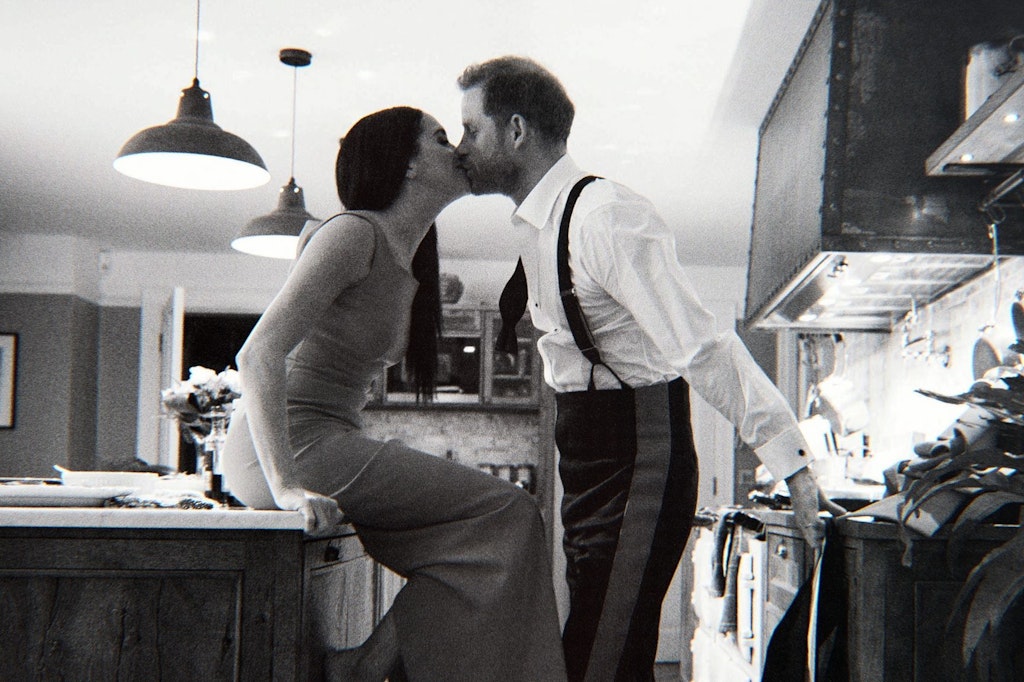 Prinz Harry und Herzogin Meghan in einer Szene der Netflix-Doku.