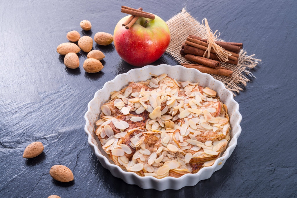 Apfelkuchen oder eher Apfelauflauf? Egal, Hauptsache fruchtig und lecker – und das ist dieses Rezept auf jeden Fall.