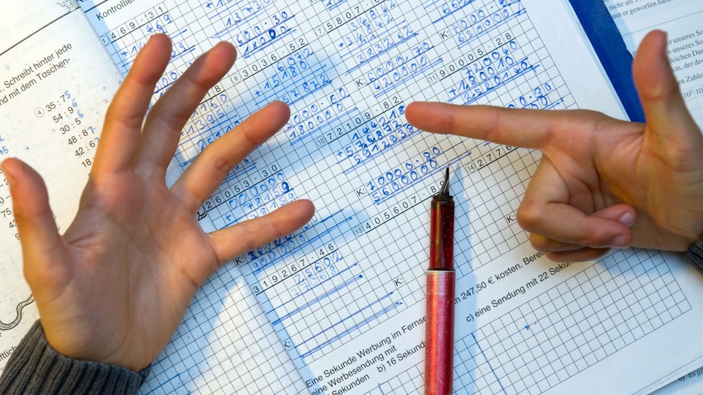 Beim Rechnen hapert es bei Schulkindern gewaltig.