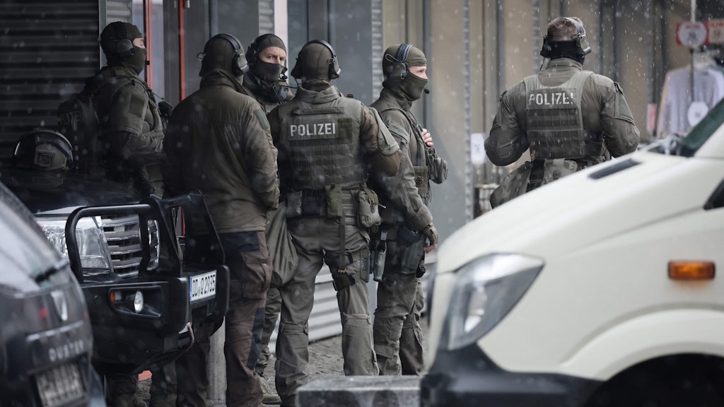 Spezialeinheiten der Polizei in der Innenstadt von Dresden.