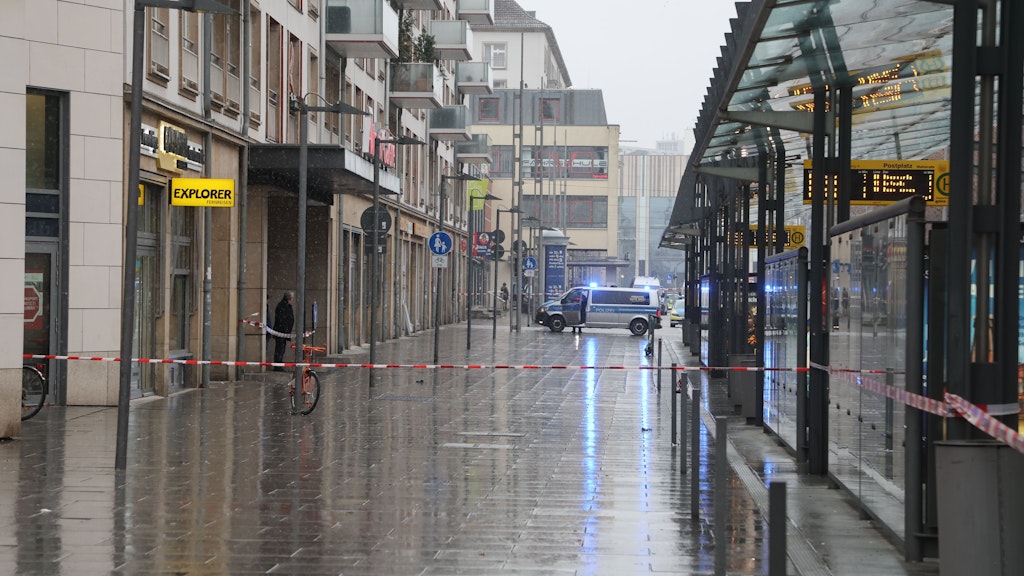 Abgesperrt: Die Innenstadt von Dresden war stundenlang menschenleer.