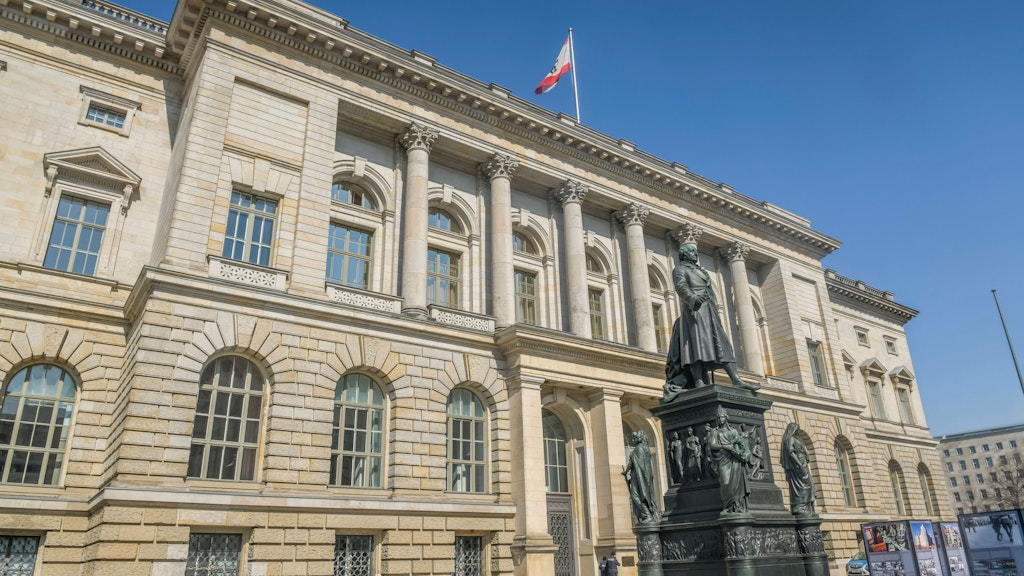 Das Berliner Abgeordnetenhaus in Mitte - zehn Prozent des Energieverbrauchs soll gesenkt werden. 