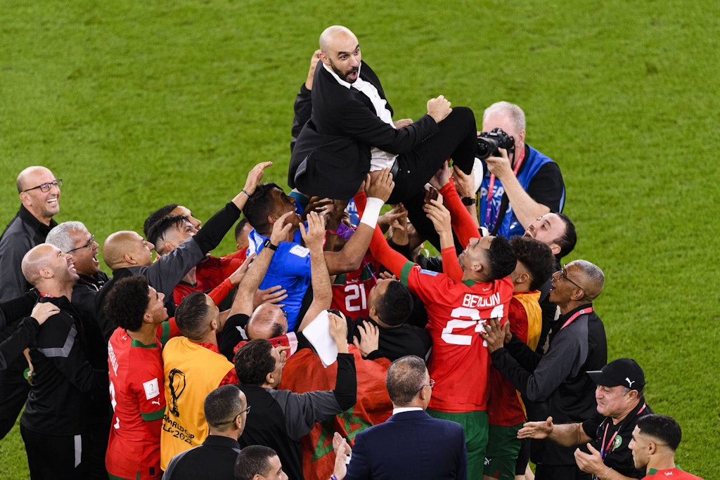 Walid Regragui ist Marokkaner und führte sein Heimatland als Cheftrainer völlig überraschend ins WM-Halbfinale. 