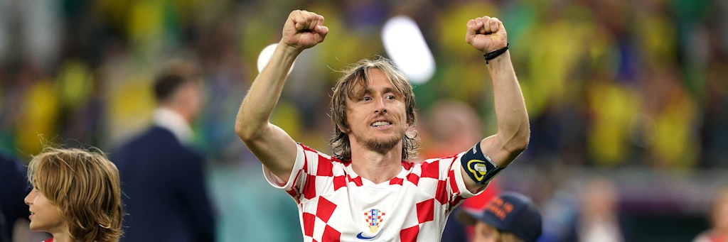 Fix und fertig, aber glücklich: Kroatien und Superstar Luka Modric (37) leisten bei der WM in Katar mal wieder massig Überstunden. 