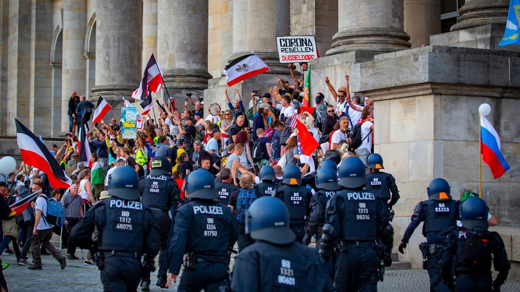 Im August 2020 versuchten Demonstranten das Reichstagsgebäude zu stürmen.