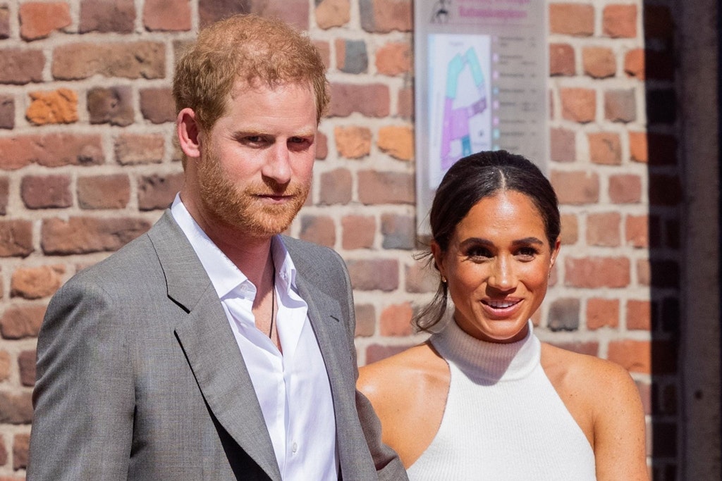 Harry und Meghan vor dem Düsseldorfer Rathaus. Der Prinz und seine Frau warben 2012 für die „Invictus Games“, die von Harry mit ins Leben gerufen wurden. 