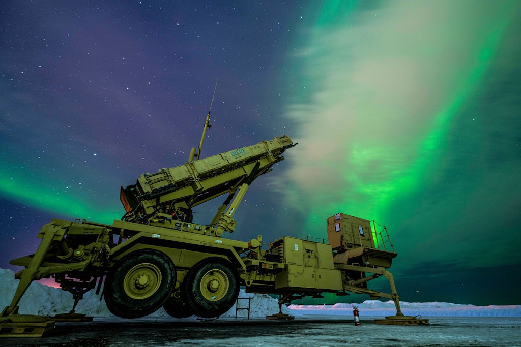 Eine Abschussbatterie des Patriot-Flugabwehrsystems in Alaska. Die USA wollen das System nun direkt an die Ukraine liefern.