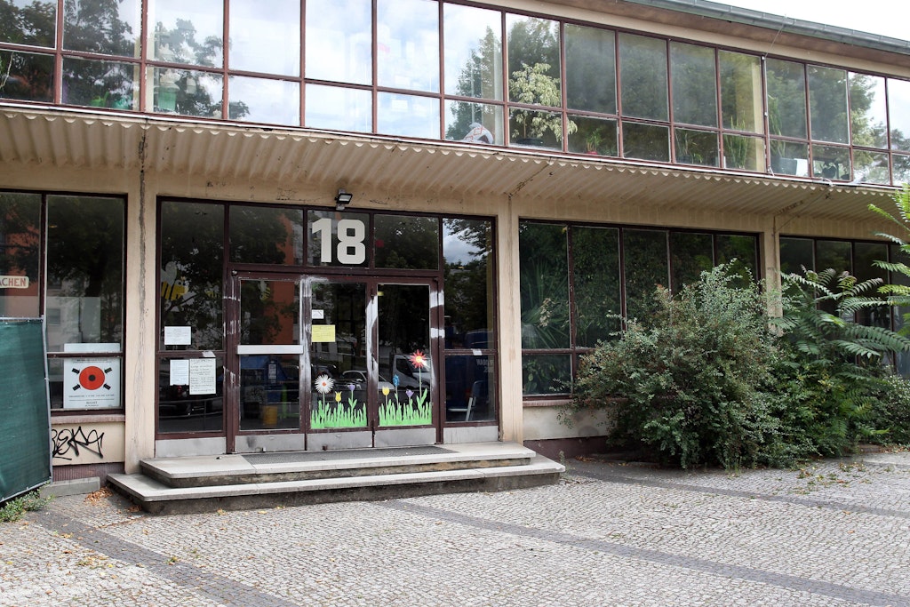 Nach Sanierung wegen Schimmelbelastung wurde erneut zum Teil starke Schimmelbelastung mit sogar besonderer gesundheitlicher Bedeutung festgestellt. Kurz vor Beginn des Schuljahres musste die Anna Lindh-Schule gesperrt werden. 