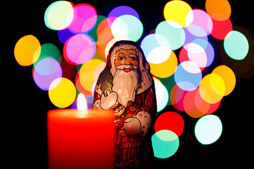 Trotz Weihnachtsstress sollten Verbraucher ihre Finanzen nicht vernachlässigen – und auf ganz einfache Weise Geld sparen.