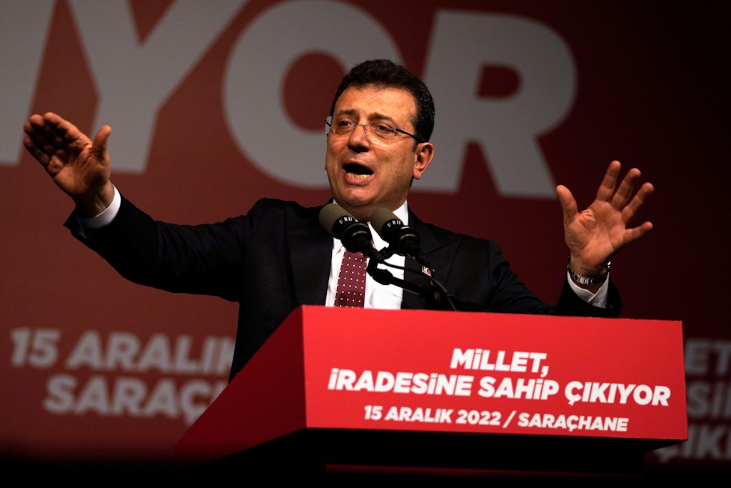 Istanbuls Bürgermeister Ekrem Imamoglu soll das Politikmachen verboten werden.
