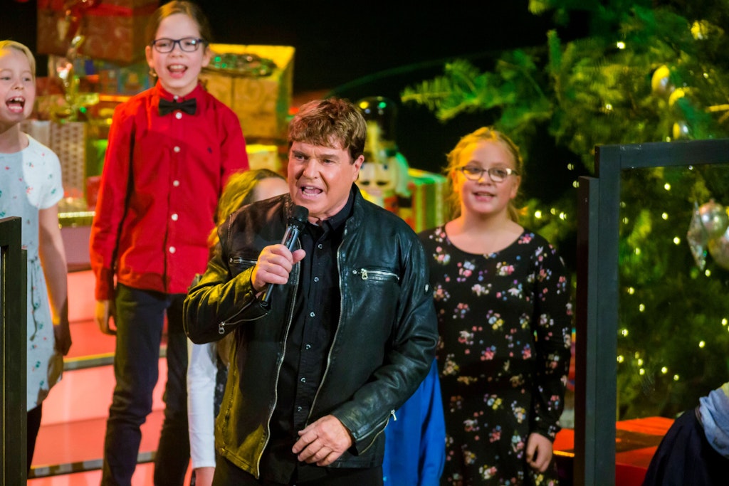Frank Schöbel singt in einer Weihnachtsshow - da kommt auch der größte Grinch wieder in Festtagsstimmung.