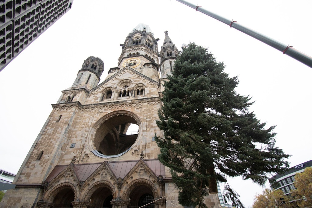 Die Kaiser-Wilhelm-Gedächtniskirche auf dem Breitscheidplatz in Berlin-Charlottenburg.
